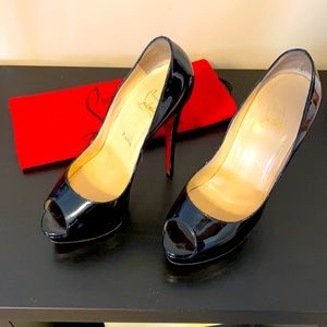 Christian loubouton heels, bought off consignment, they do not fit me